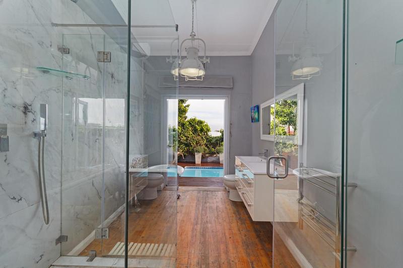 2 Bedroom Property for Sale in Sea Point Western Cape